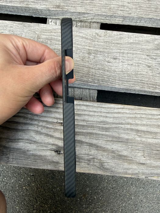 Продам Чехол Pitaka Ultra-Slim Twill Black/Grey для iPhone 17