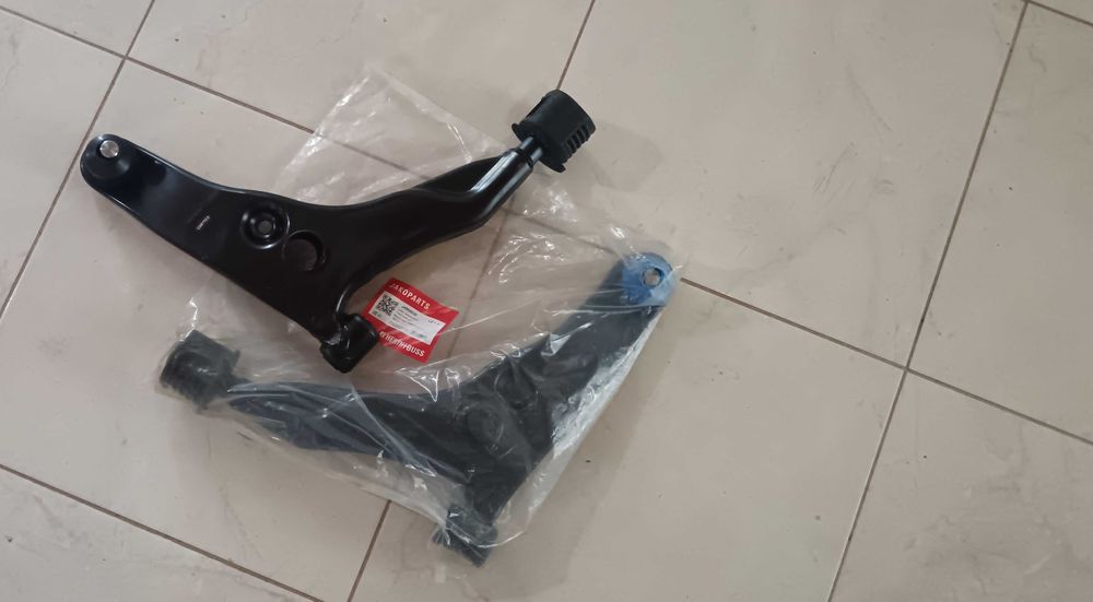 Triângulos e faróis Mitsubishi carisma 2001