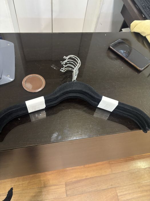 Cabides veludo preto