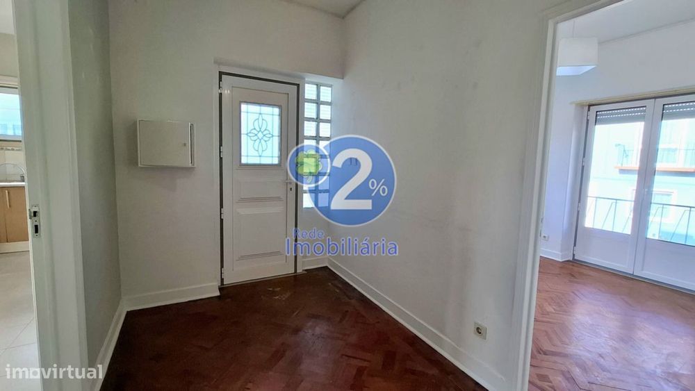 Apartamento T5 Duplex com Logradouro - Pousos