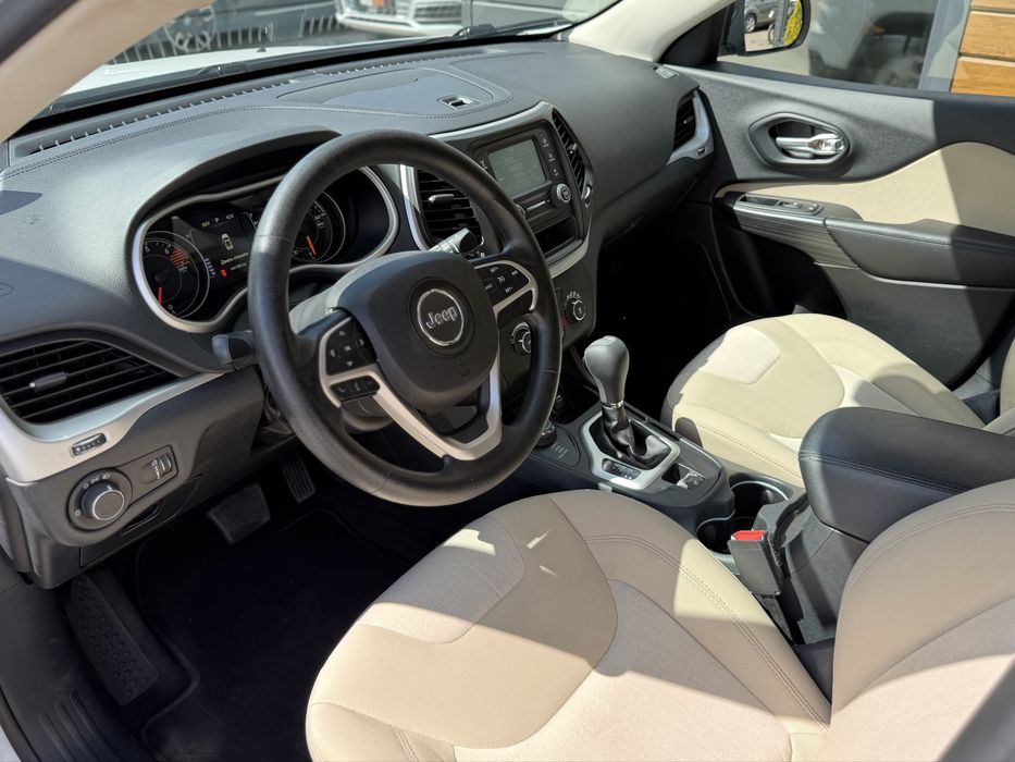 JEEP CHEROKEE 2016 року, 2.4 бензин, автомат, повний привід.