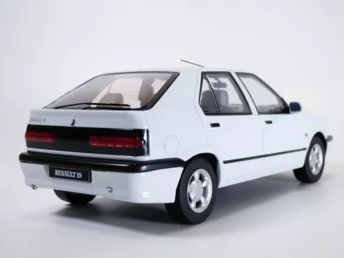 Triple9 1/18 Renault 19 ano 1994