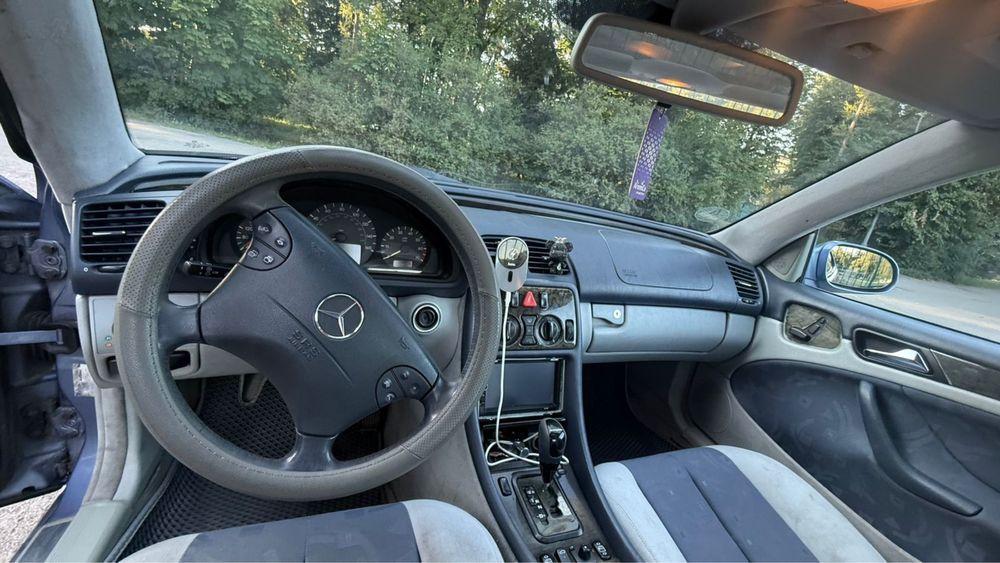 В гарному стані CLK200
