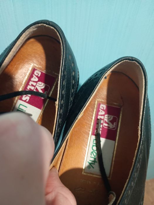 Чорні шкіряні туфлі-броги дерби Gallus Liberty