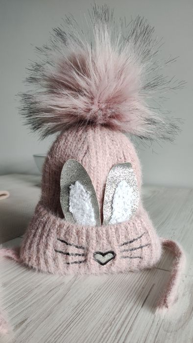 Зимова шапка для дівчинки