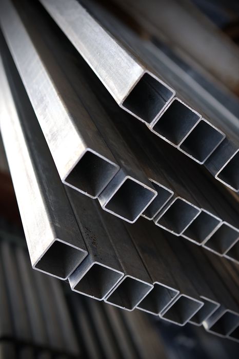 Profile stalowe czarne i ocynkowane - szeroki wybór!