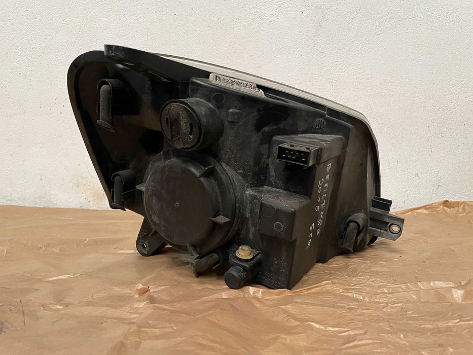 Óticas/Farois Frontais Citroen Berlingo/Peugeot Partner 02 a 08