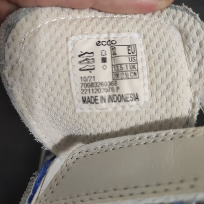 Кеди для хлопчика ECCO нові.