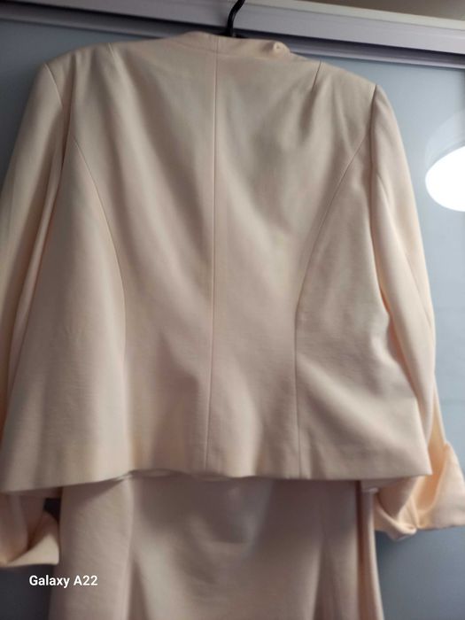 Жіночий костюм-трійка