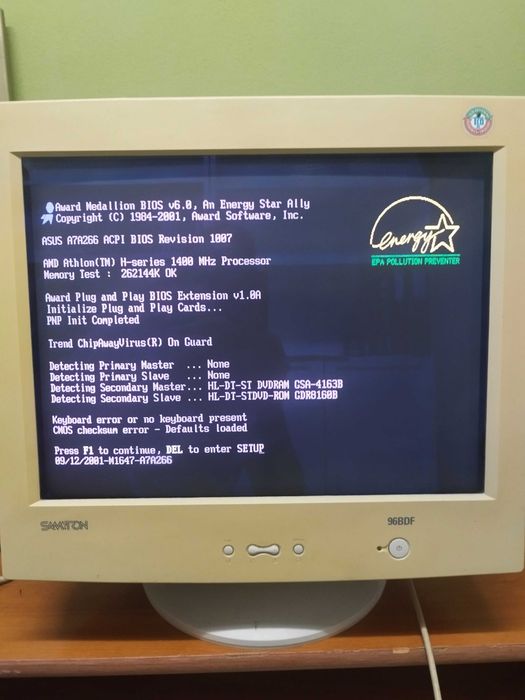 Monitor CRT 19" Samtron 96BDF DynaFlat para Jogos Retro / PC Antigo