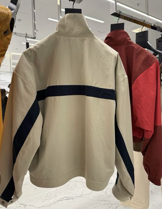 Трендова куртка, вітровка, бомбер куртка Yves Saint Laurent 2026