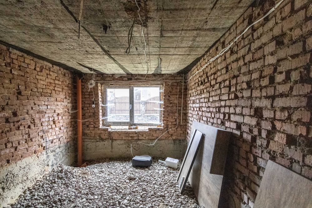 Продається цегляний будинок загальною площею 205 м² у селі Черніїв.