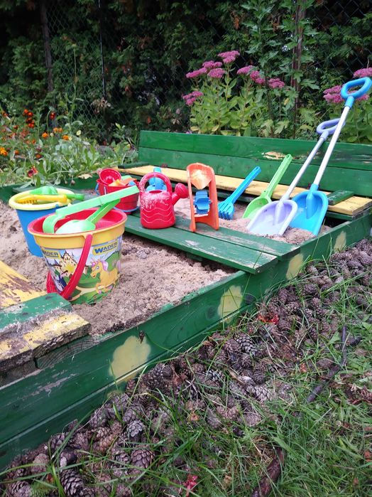 Duża piaskownica 150*150cm z dodatkami