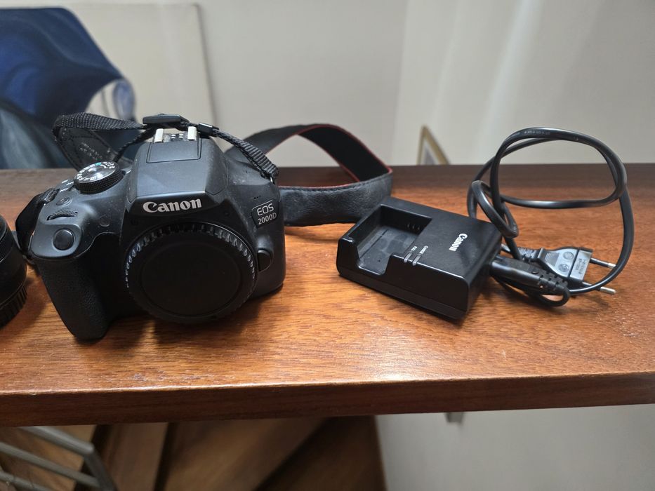Canon EOS  2000D