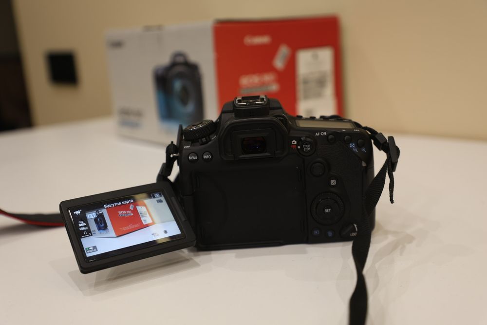 Canon 90D (стан ідеальний) + універсальний об’єктив 17-85mm