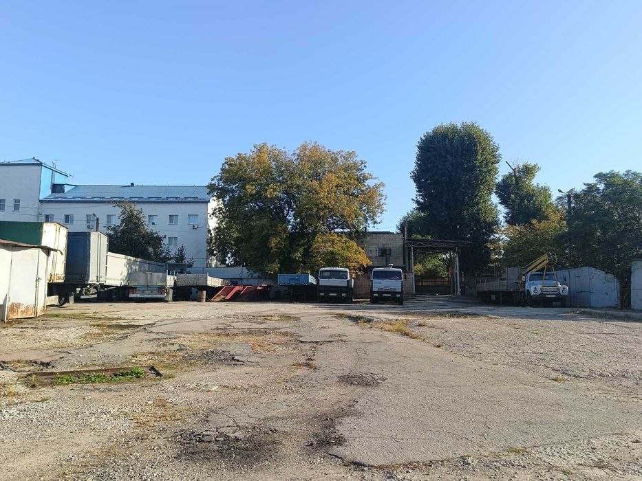 Продаж комплексу будівель з прилеглою територією
