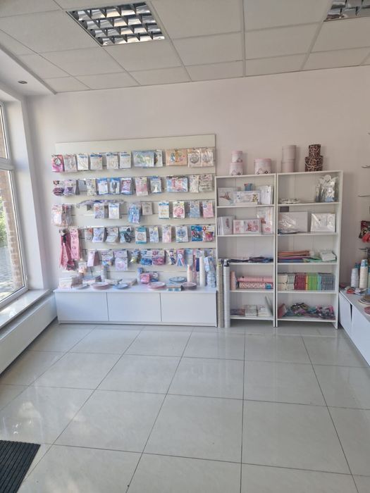 Sprzedam meble sklepowe