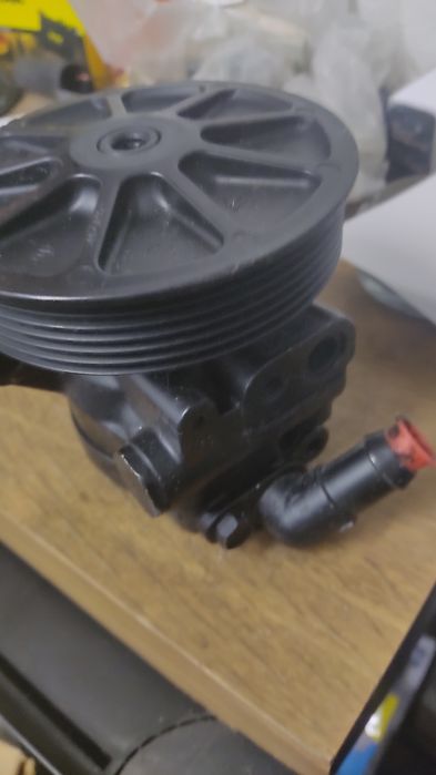 Bomba de direção assistida Ford Transit  nova na caixa