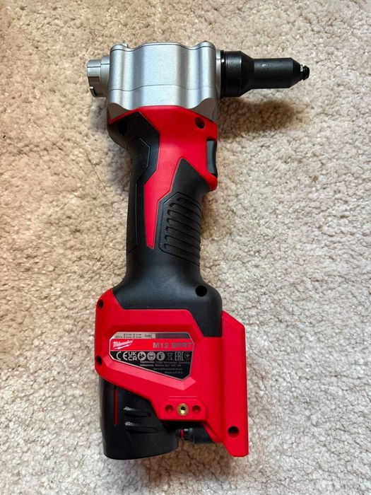 Milwaukee M12 BPRT nitownica + 2 akumulatory + ładowarka