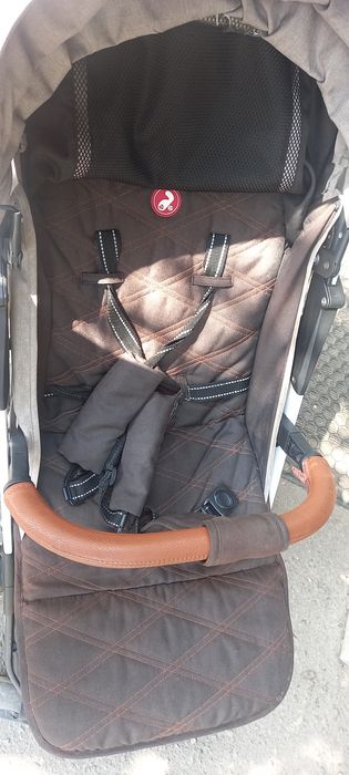прогулянкова коляска моделі Carrello Astra.