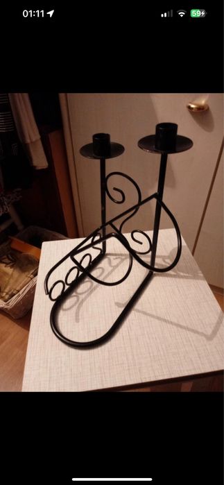 Swiecznik  i butelke wina