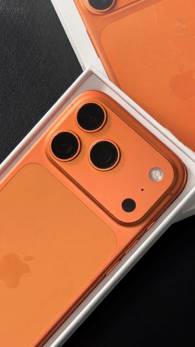 iPhone 17 Pro Cosmic Orange