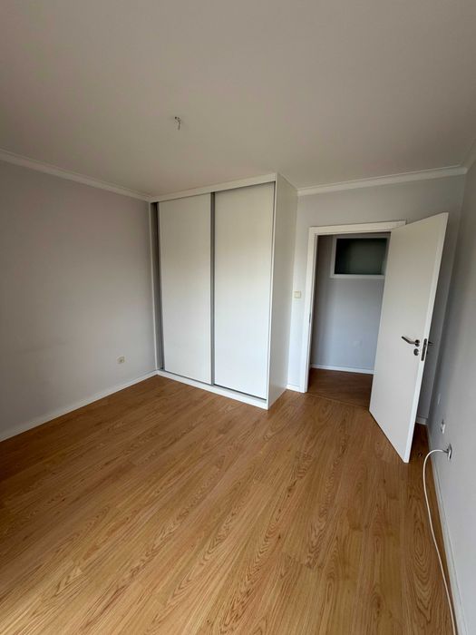 Aluga-se T2+1 impecável - Oliveira do Douro