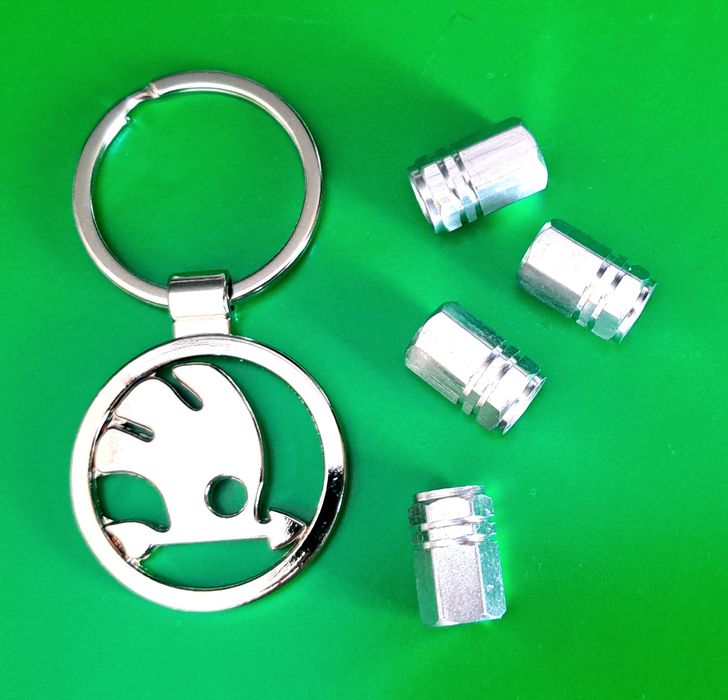 NOWY Breloczek SKODA brelok do kluczy kluczyka + Nakrętki na wentyle srebrne komplet tuning