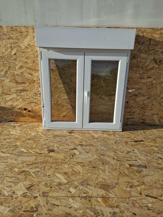 Janela oscilobatente em PVC 100x115 cm com estore branco