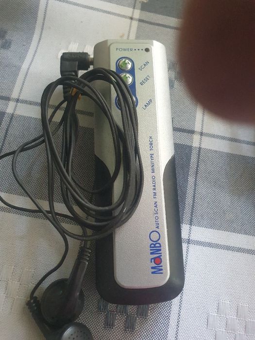 Mini rádio com auscultador tudo a funcionar