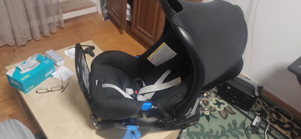 Автокрісло люлька Britax Romer 0-13 кг +  база для його встановлення