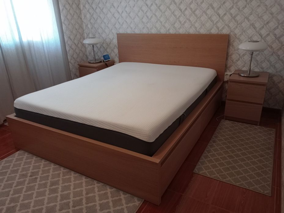 Conjunto de quarto completo – cama + colchão + mesas de cabeceira