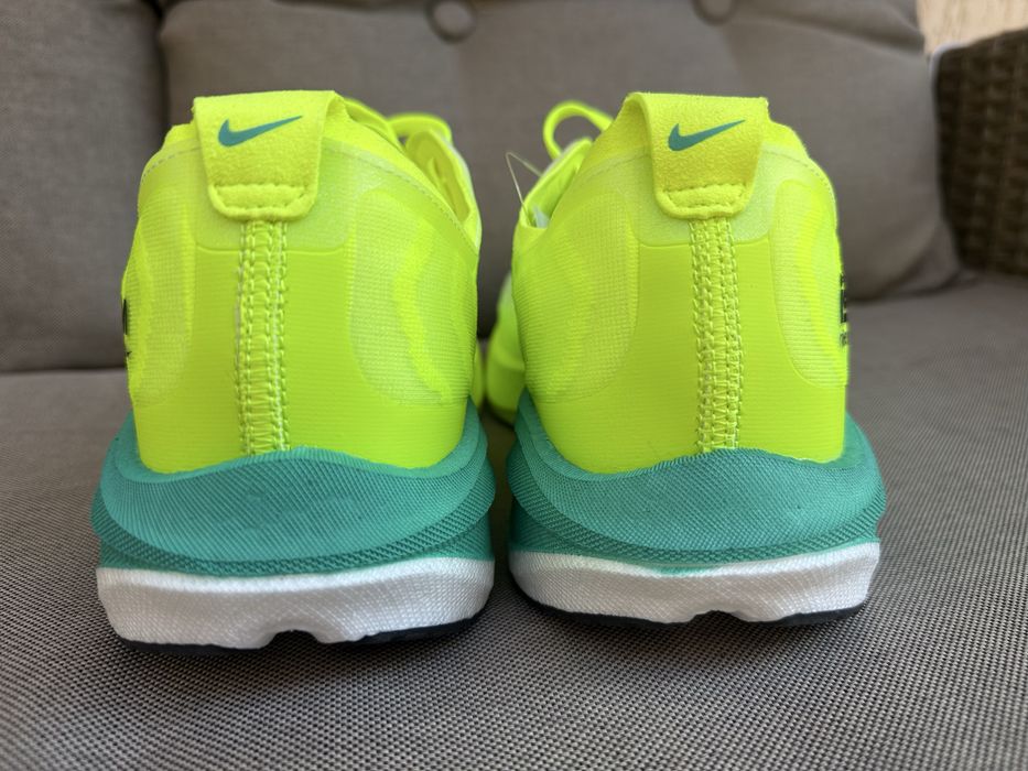 Продам нові кросівки Nike Vomero