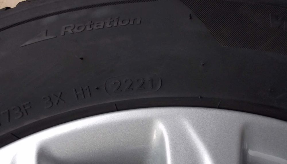 Шини 7,4мм 2021 рік 215/60 R17 Hankook зима