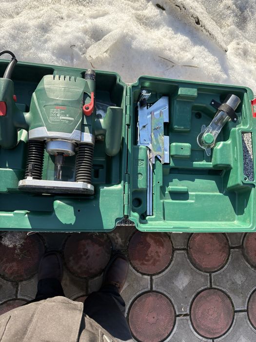 Фрезерный станок  Bosch Pof 1300ACE