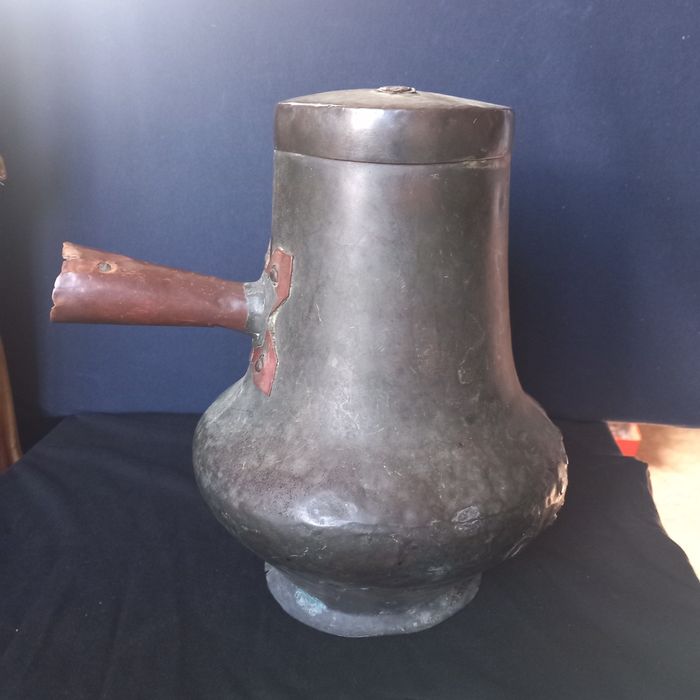 Chocolateira vintage em cobre