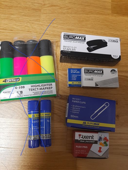 Стикеры, степлер, корректор, карандаши