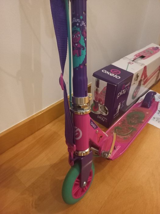 Trotinete rosa com travão mais caixa e manual