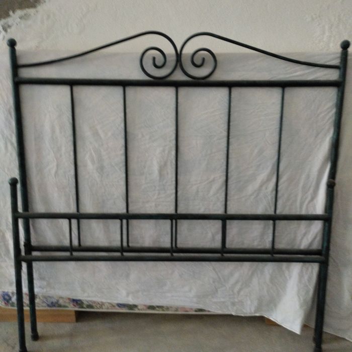 Cama em ferro verde (ler descrição)