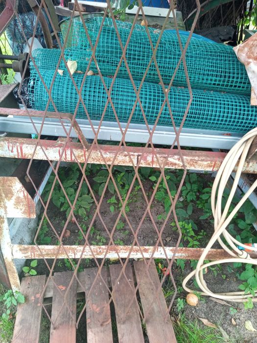 Elementy siatki stalowej z nacinanej blachy 3mm do paneli ogrodzeń