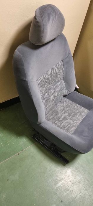 fotele Renault przód 2 sztuki