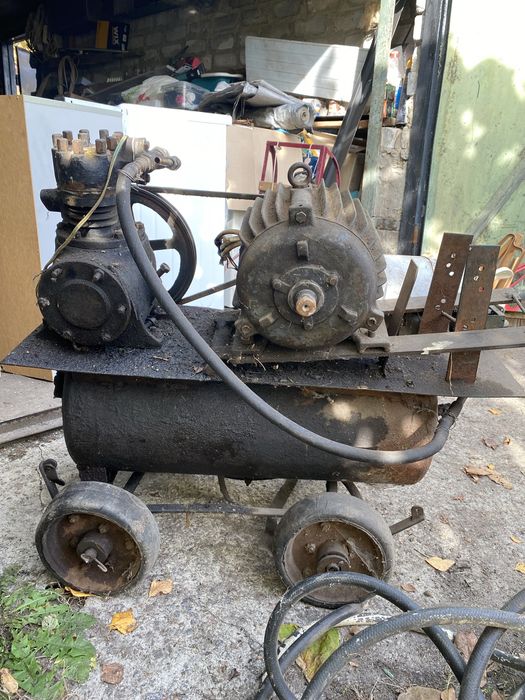 Компрессор, для сжатия и подачи водуха под давлением