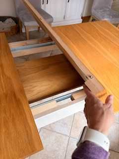 stół rozkładany z 6 krzesłami