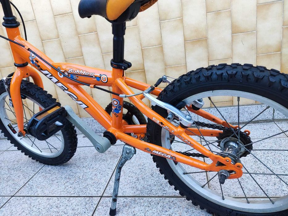 Bicicleta criança como nova (Ofereço capacete)