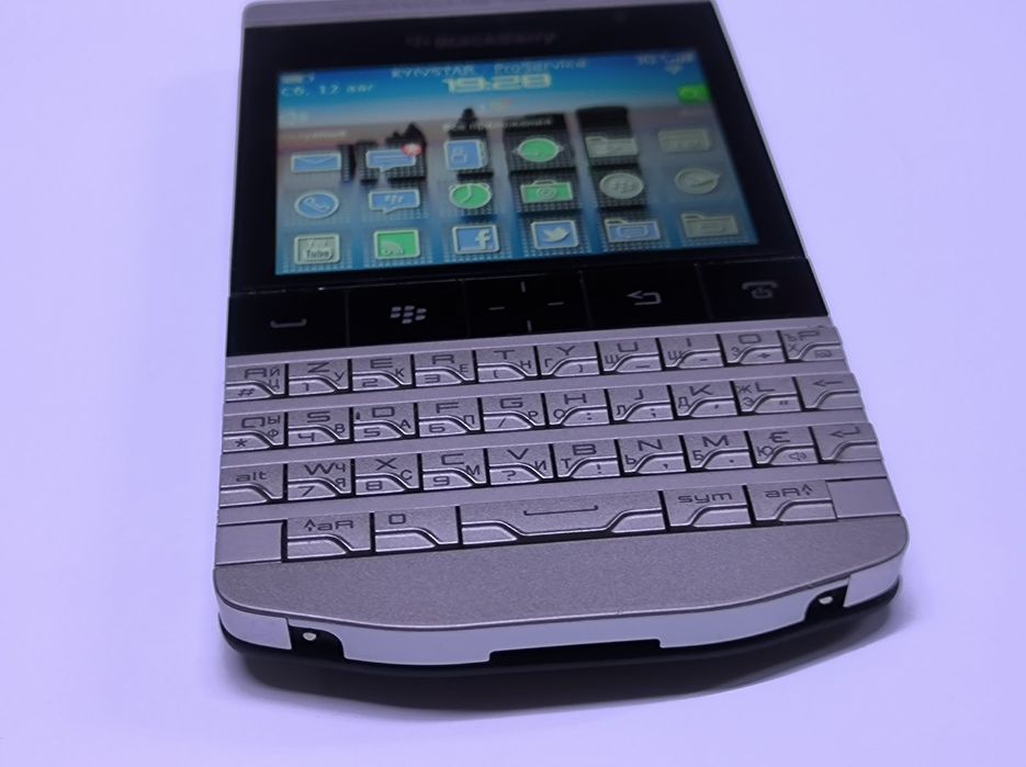 Продам телефон BlackBerry у відміну у стані 9 850 грн. Стаціонарні