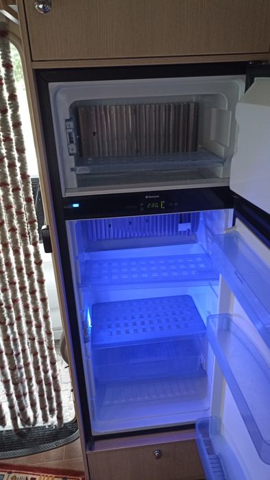 BURSTNER ixeo  695 cama fixa e cama basculante