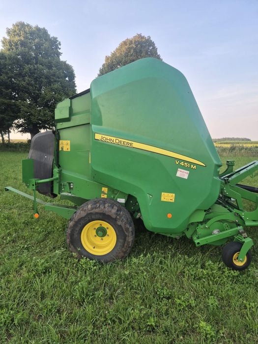 Ciągnik Valtra N123 i prasa John Deere V451M