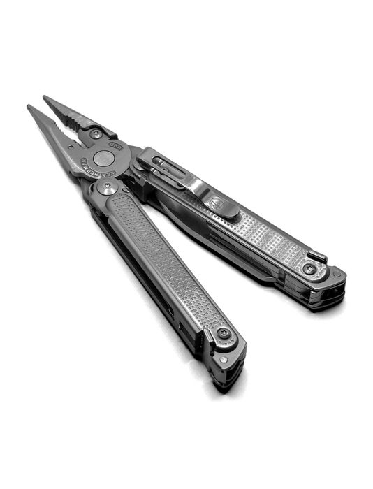 Multitool Leatherman Free P2 z kaburą | 19 narzędzi