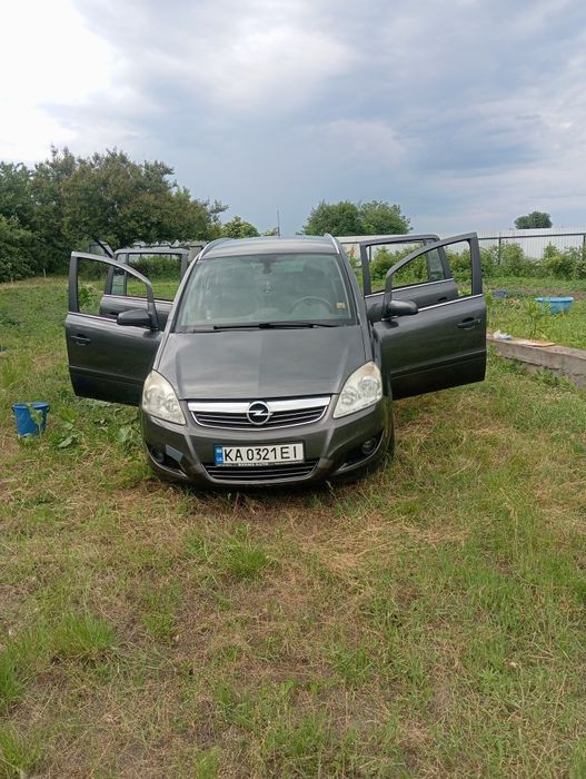 Авто Opel Zafiea b