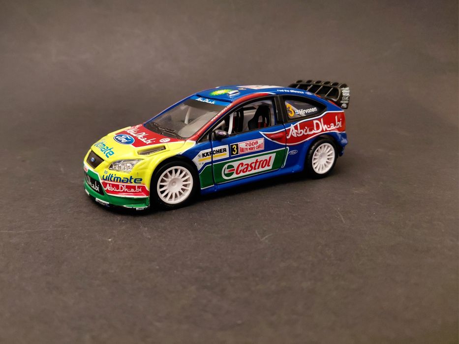 Ford Focus da Burago na escala 1.32